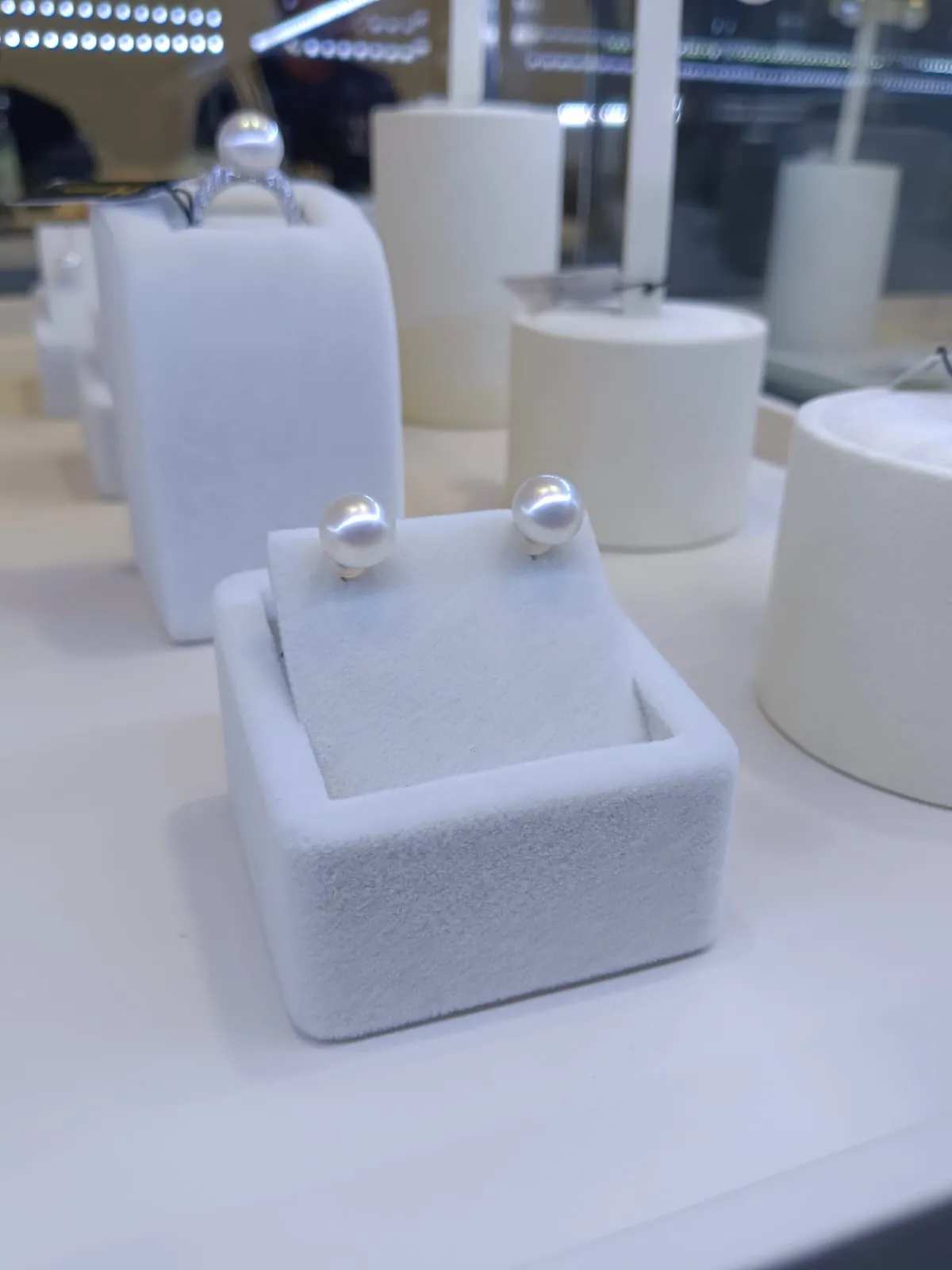 Anting mutiara laut selatan